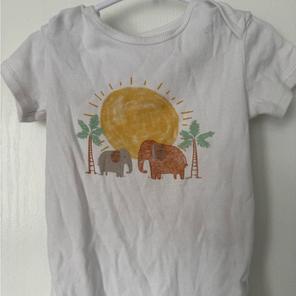 Carter's White Bodysuit with Elephant and Sun Print - Picture 4 of 6
